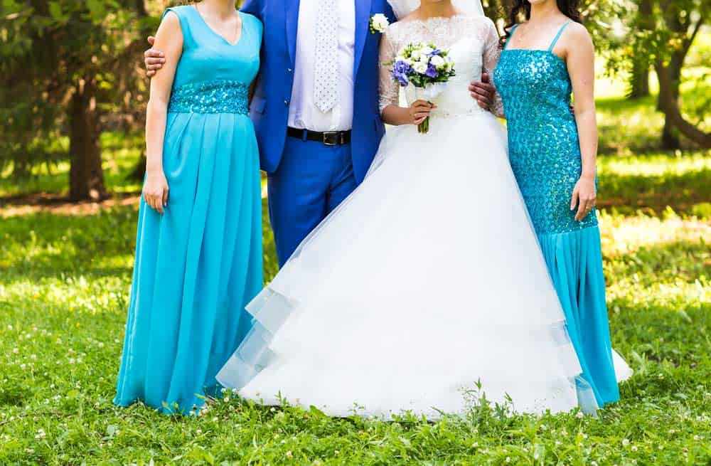 Damenkleider in Türkies für die Hochzeit als Hochzeitsgast (de.depositphotos.com)